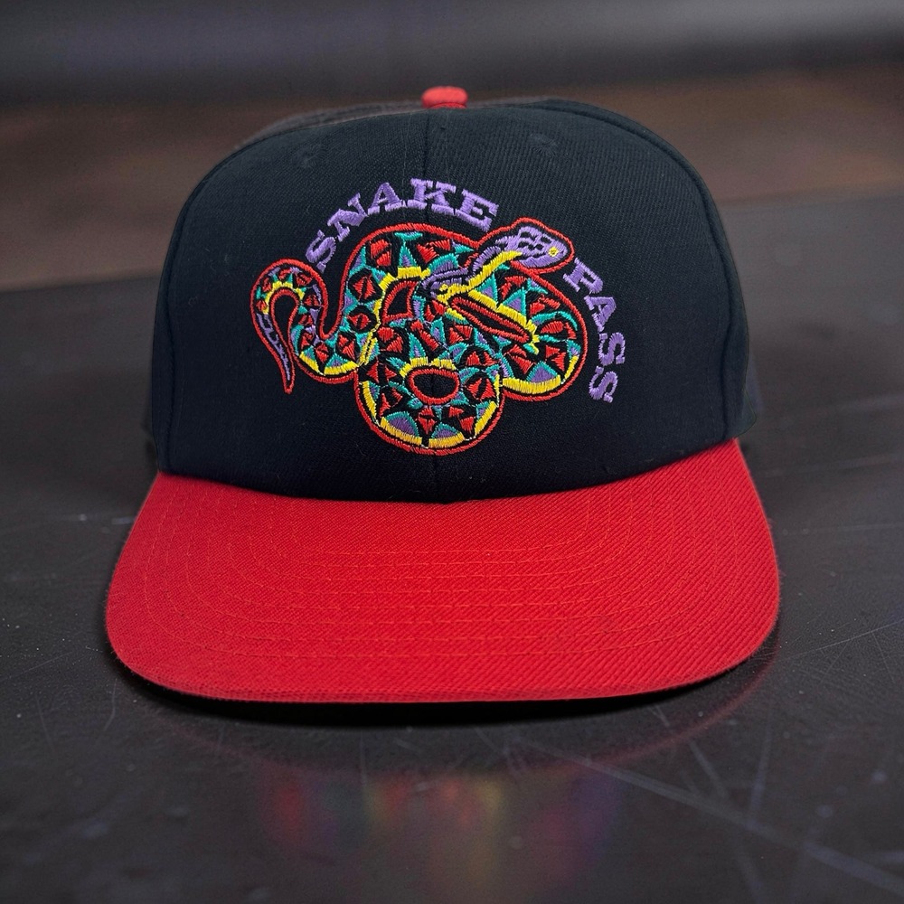 Marlboro Adventure Hat Mens OSFM Black Red Excellent Snake Pass Snapback 90s